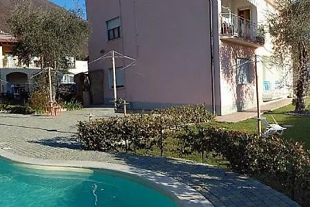 Sleeps 4 Pool Wifi فيلة Ossuccio