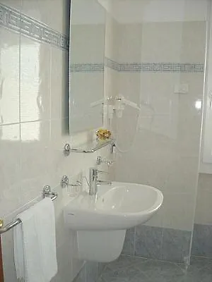 Sleeps 4 Pool Wifi Vila *